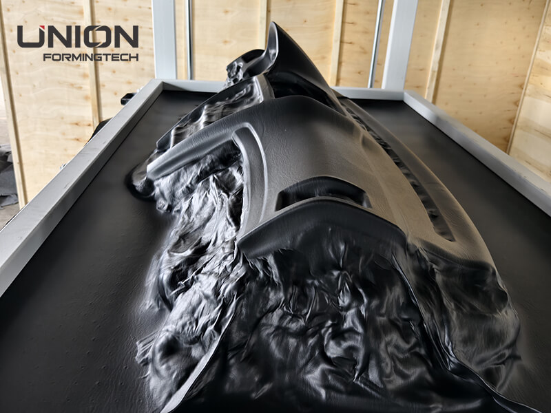 Dashboard recovery vacuum forming machine