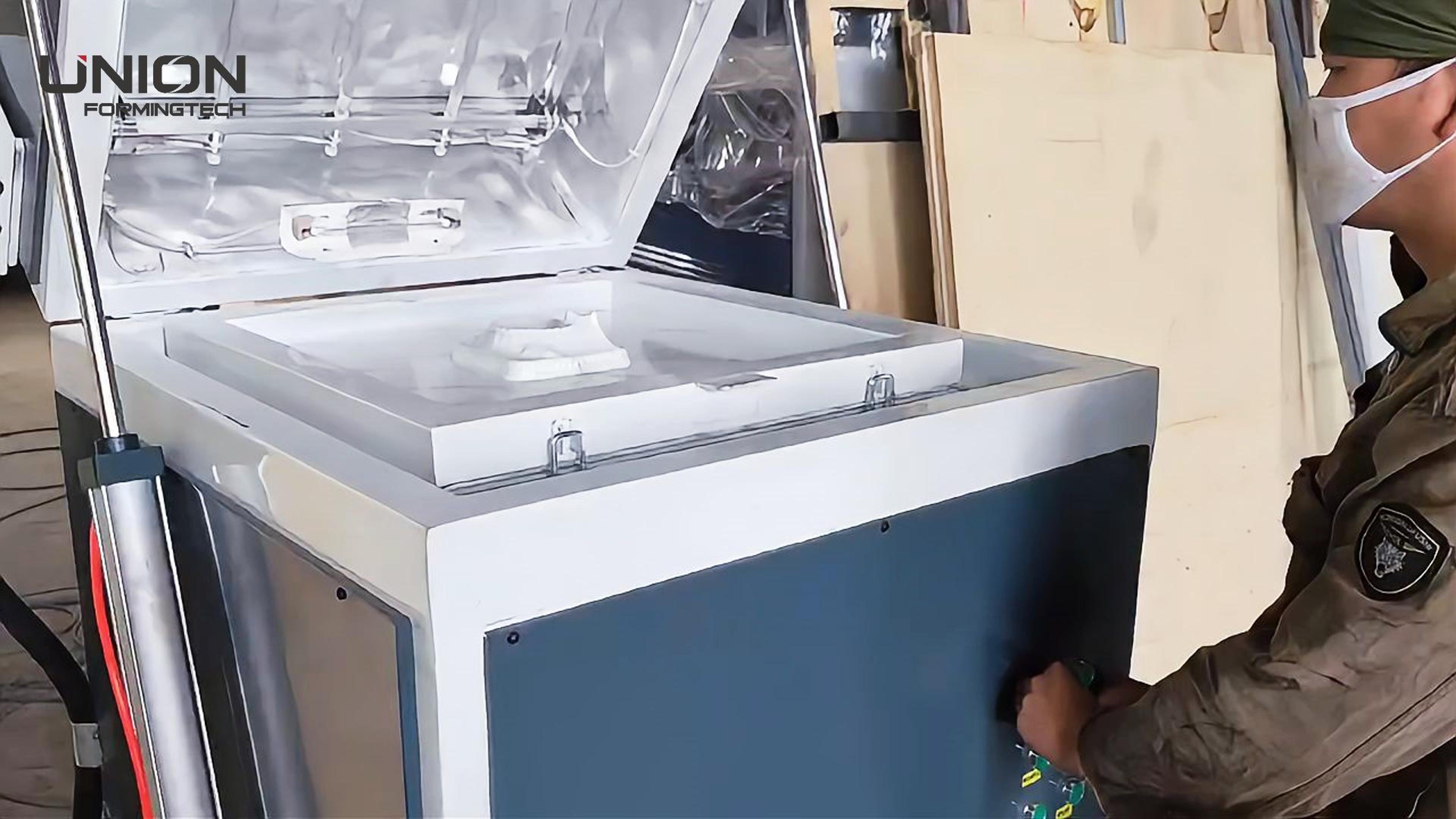 VFM-600 ABS PET Acrylic Vacuum Thermoforming Machine