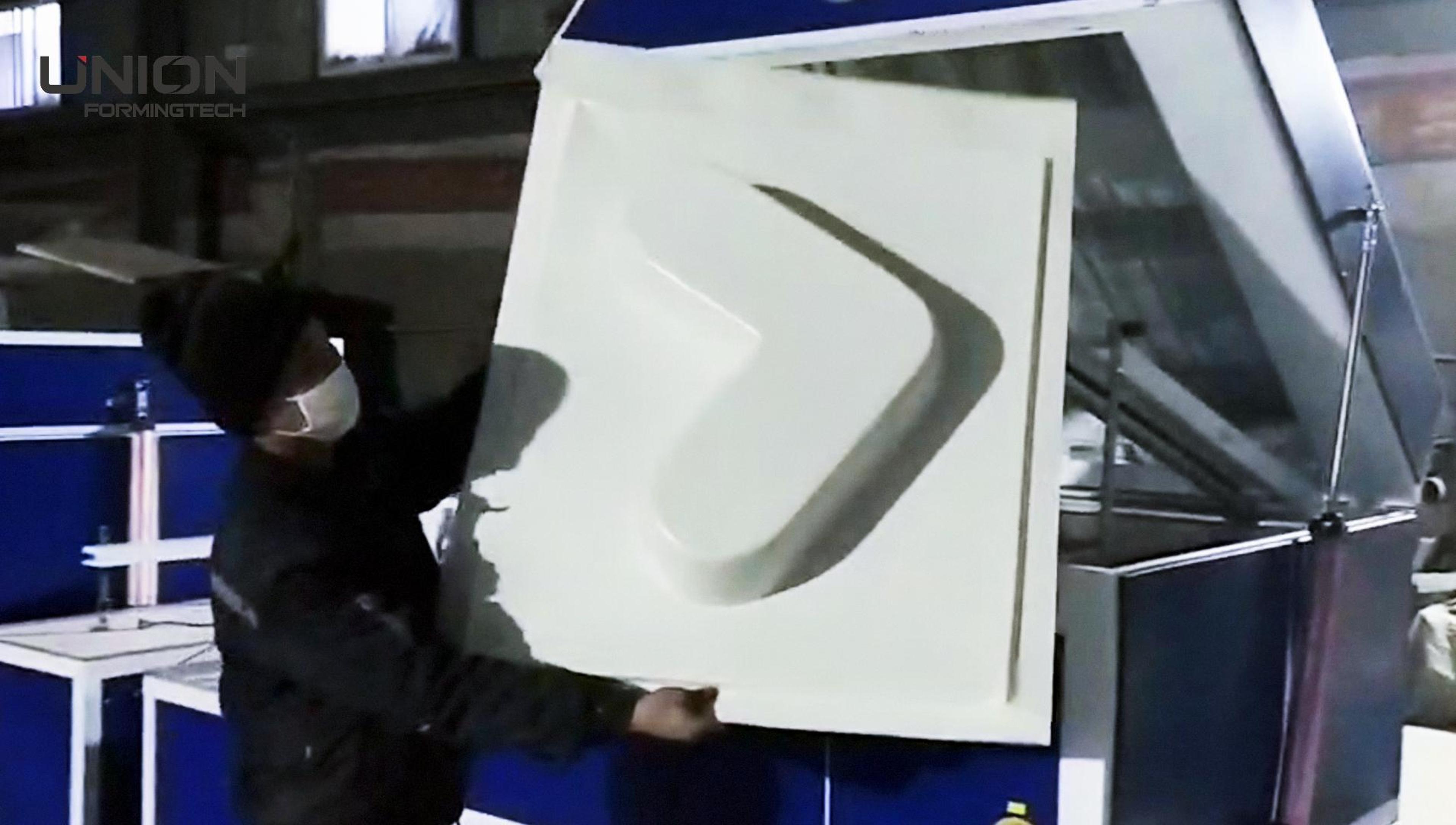 Affordable High Quality Vacuum Forming Machine for Signage Molds