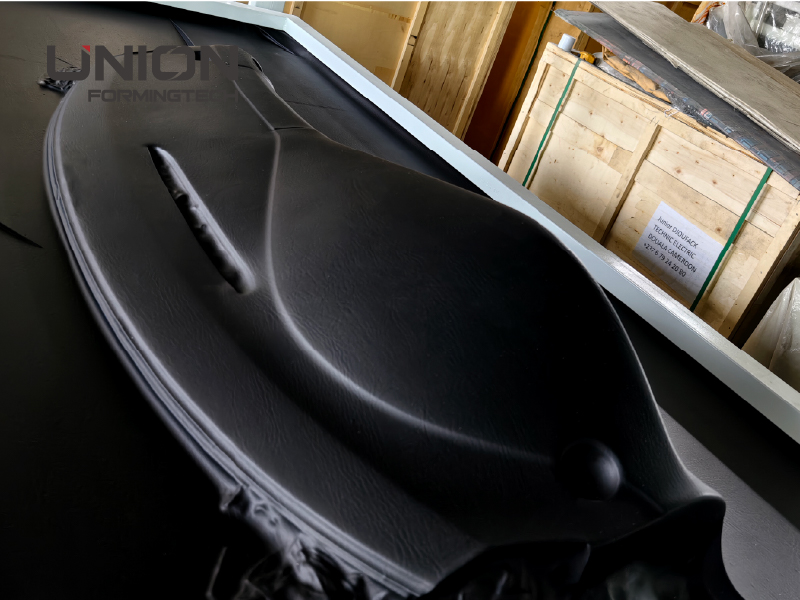 Dashboard recovery vacuum forming machine