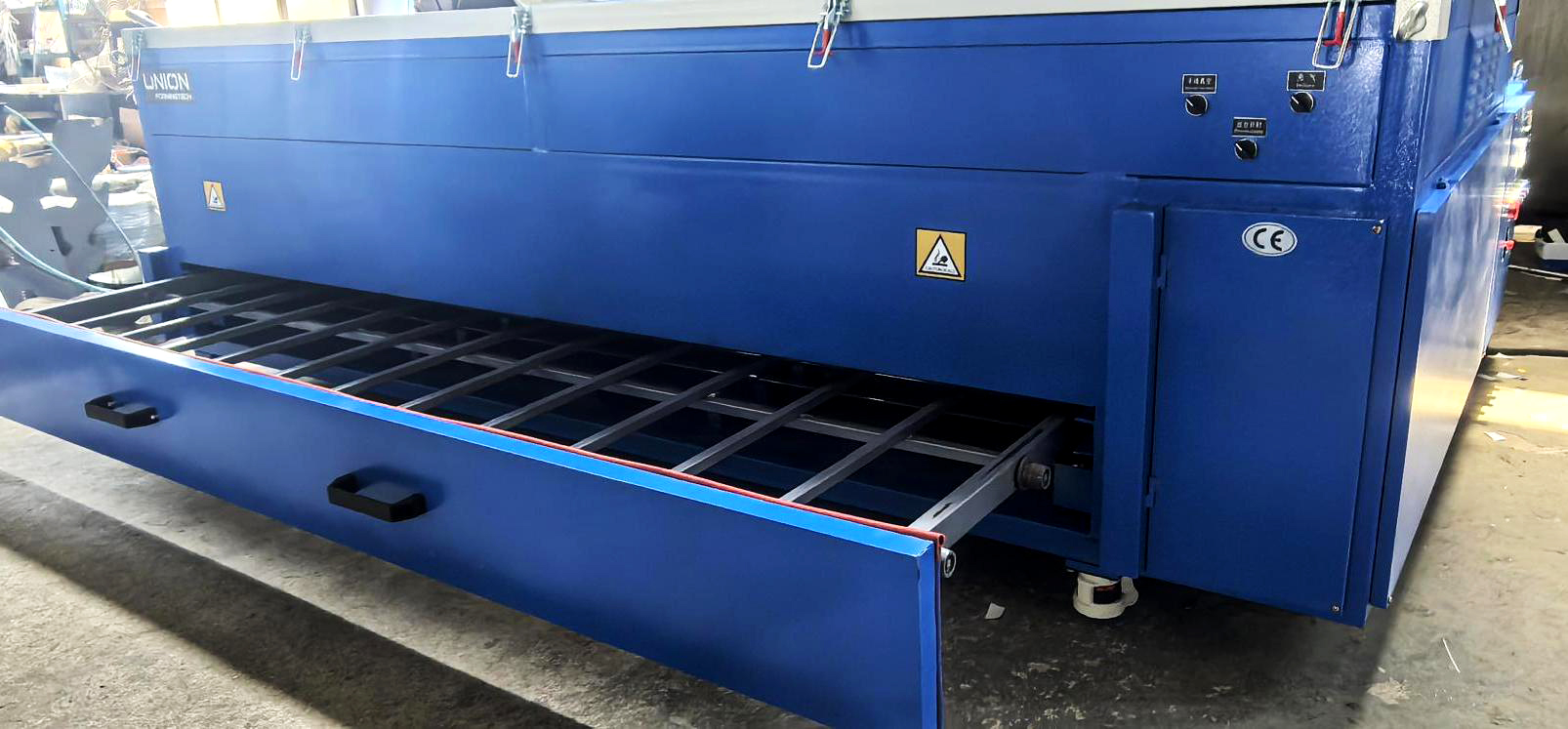 VMP-A vacuum membrane press for precision thermoforming of Corian and solid surfaces VMP-A vacuum membrane press for precision thermoforming of Corian and solid surfaces